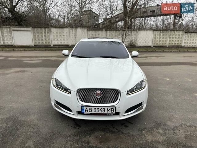 Белый Ягуар ХФ, объемом двигателя 2.18 л и пробегом 191 тыс. км за 11999 $, фото 2 на Automoto.ua
