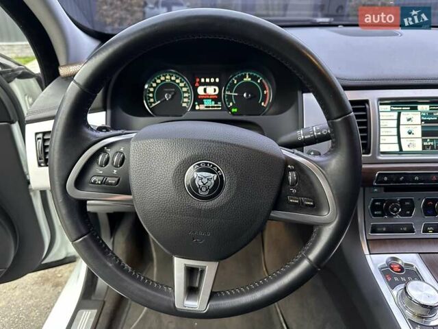 Белый Ягуар ХФ, объемом двигателя 2.18 л и пробегом 191 тыс. км за 11999 $, фото 35 на Automoto.ua