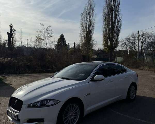 Белый Ягуар ХФ, объемом двигателя 2.18 л и пробегом 142 тыс. км за 16500 $, фото 2 на Automoto.ua
