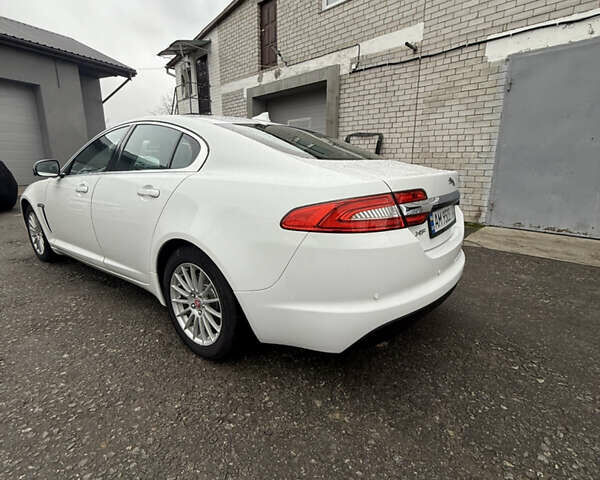 Белый Ягуар ХФ, объемом двигателя 2.18 л и пробегом 174 тыс. км за 13900 $, фото 4 на Automoto.ua