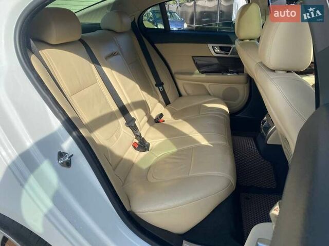 Білий Ягуар ХФ, об'ємом двигуна 3 л та пробігом 150 тис. км за 14690 $, фото 10 на Automoto.ua