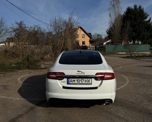 Белый Ягуар ХФ, объемом двигателя 2.18 л и пробегом 142 тыс. км за 16500 $, фото 6 на Automoto.ua
