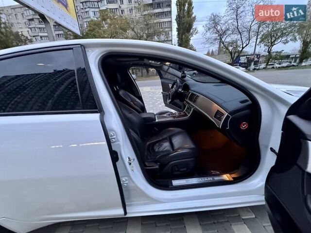 Белый Ягуар ХФ, объемом двигателя 2.18 л и пробегом 380 тыс. км за 10900 $, фото 49 на Automoto.ua