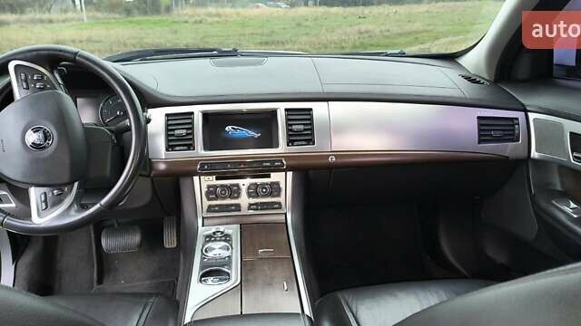 Белый Ягуар ХФ, объемом двигателя 2.18 л и пробегом 205 тыс. км за 14100 $, фото 11 на Automoto.ua