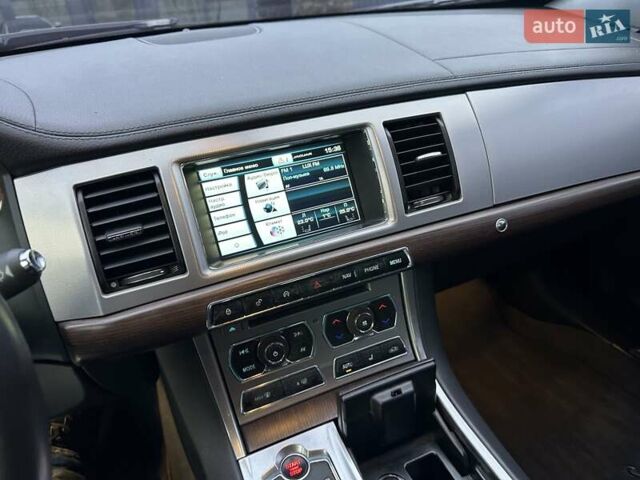 Белый Ягуар ХФ, объемом двигателя 2.18 л и пробегом 191 тыс. км за 11999 $, фото 30 на Automoto.ua