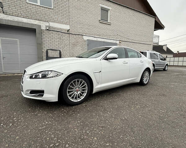 Белый Ягуар ХФ, объемом двигателя 2.18 л и пробегом 174 тыс. км за 13900 $, фото 7 на Automoto.ua