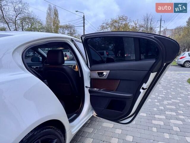 Белый Ягуар ХФ, объемом двигателя 2.18 л и пробегом 380 тыс. км за 10900 $, фото 69 на Automoto.ua