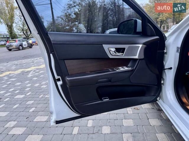 Белый Ягуар ХФ, объемом двигателя 2.18 л и пробегом 380 тыс. км за 10900 $, фото 36 на Automoto.ua