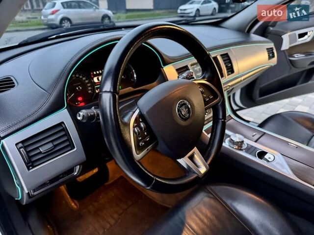 Белый Ягуар ХФ, объемом двигателя 2.18 л и пробегом 380 тыс. км за 10900 $, фото 41 на Automoto.ua