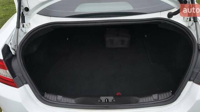 Белый Ягуар ХФ, объемом двигателя 2.18 л и пробегом 205 тыс. км за 14100 $, фото 1 на Automoto.ua