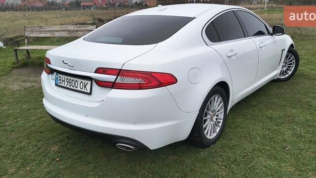 Белый Ягуар ХФ, объемом двигателя 2.18 л и пробегом 205 тыс. км за 14100 $, фото 4 на Automoto.ua