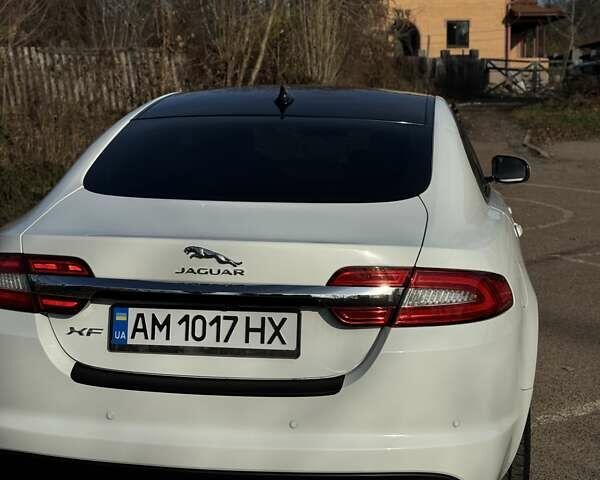 Белый Ягуар ХФ, объемом двигателя 2.18 л и пробегом 142 тыс. км за 16500 $, фото 16 на Automoto.ua