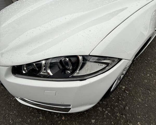 Белый Ягуар ХФ, объемом двигателя 2.18 л и пробегом 174 тыс. км за 13900 $, фото 8 на Automoto.ua