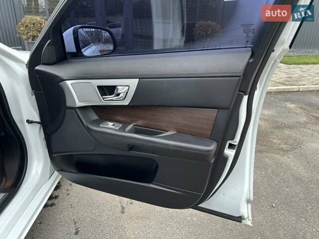 Белый Ягуар ХФ, объемом двигателя 2.18 л и пробегом 191 тыс. км за 11999 $, фото 21 на Automoto.ua