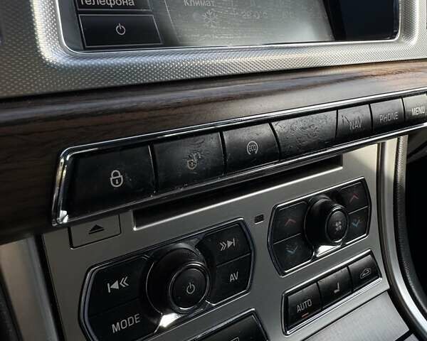 Белый Ягуар ХФ, объемом двигателя 2.18 л и пробегом 142 тыс. км за 16500 $, фото 19 на Automoto.ua