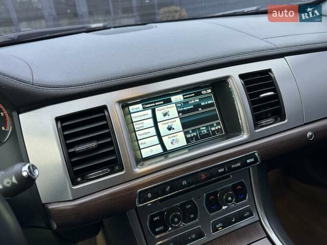 Белый Ягуар ХФ, объемом двигателя 2.18 л и пробегом 191 тыс. км за 11999 $, фото 34 на Automoto.ua