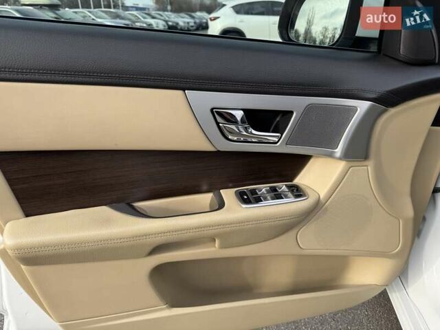 Белый Ягуар ХФ, объемом двигателя 2.18 л и пробегом 146 тыс. км за 15300 $, фото 9 на Automoto.ua