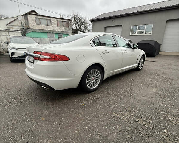 Белый Ягуар ХФ, объемом двигателя 2.18 л и пробегом 174 тыс. км за 13900 $, фото 3 на Automoto.ua