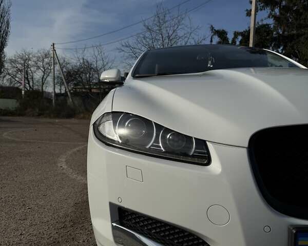 Белый Ягуар ХФ, объемом двигателя 2.18 л и пробегом 142 тыс. км за 16500 $, фото 8 на Automoto.ua