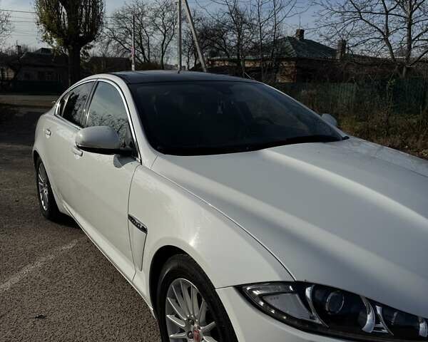 Белый Ягуар ХФ, объемом двигателя 2.18 л и пробегом 142 тыс. км за 16500 $, фото 5 на Automoto.ua