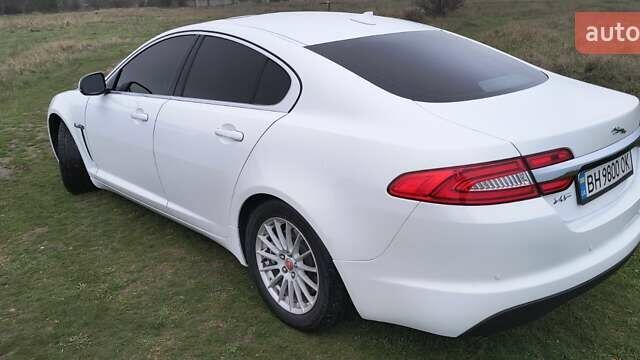 Белый Ягуар ХФ, объемом двигателя 2.18 л и пробегом 205 тыс. км за 14100 $, фото 3 на Automoto.ua