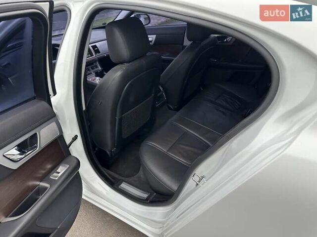 Белый Ягуар ХФ, объемом двигателя 2.18 л и пробегом 191 тыс. км за 11999 $, фото 20 на Automoto.ua