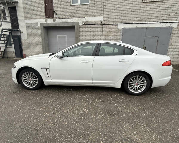 Белый Ягуар ХФ, объемом двигателя 2.18 л и пробегом 174 тыс. км за 13900 $, фото 6 на Automoto.ua