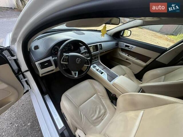 Белый Ягуар ХФ, объемом двигателя 2.18 л и пробегом 146 тыс. км за 16000 $, фото 26 на Automoto.ua