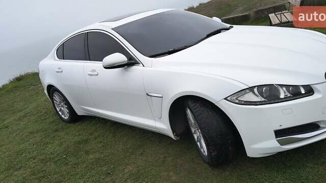 Белый Ягуар ХФ, объемом двигателя 2.18 л и пробегом 205 тыс. км за 14100 $, фото 7 на Automoto.ua