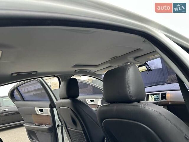 Белый Ягуар ХФ, объемом двигателя 2.18 л и пробегом 191 тыс. км за 11999 $, фото 26 на Automoto.ua