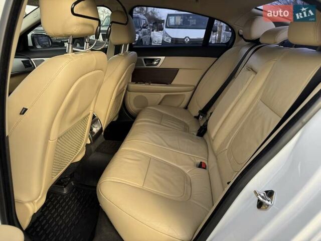 Белый Ягуар ХФ, объемом двигателя 2.18 л и пробегом 146 тыс. км за 15300 $, фото 14 на Automoto.ua