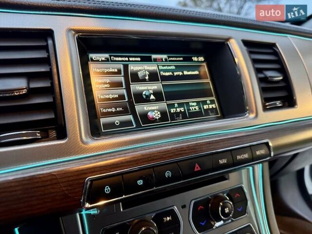 Белый Ягуар ХФ, объемом двигателя 2.18 л и пробегом 380 тыс. км за 10900 $, фото 48 на Automoto.ua