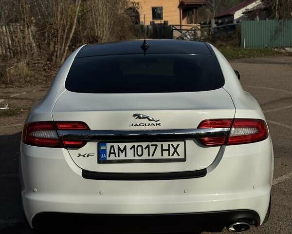 Белый Ягуар ХФ, объемом двигателя 2.18 л и пробегом 142 тыс. км за 16500 $, фото 17 на Automoto.ua