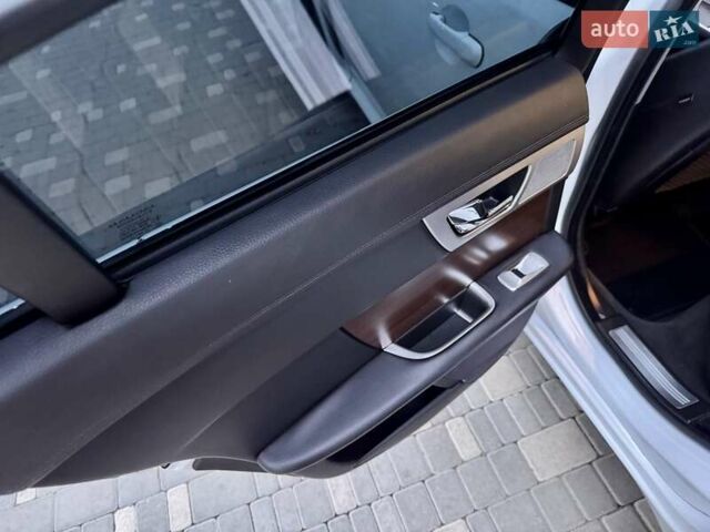 Белый Ягуар ХФ, объемом двигателя 2.18 л и пробегом 380 тыс. км за 10900 $, фото 63 на Automoto.ua