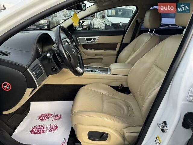 Белый Ягуар ХФ, объемом двигателя 2.18 л и пробегом 146 тыс. км за 15300 $, фото 13 на Automoto.ua