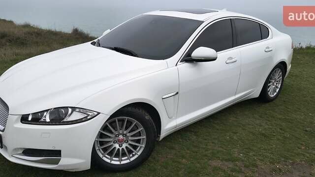 Белый Ягуар ХФ, объемом двигателя 2.18 л и пробегом 205 тыс. км за 14100 $, фото 5 на Automoto.ua