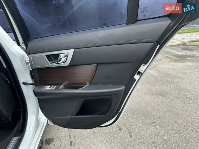 Белый Ягуар ХФ, объемом двигателя 2.18 л и пробегом 191 тыс. км за 11999 $, фото 24 на Automoto.ua