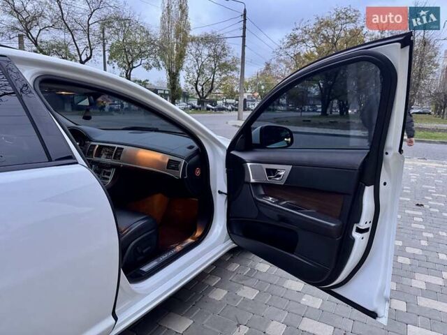 Белый Ягуар ХФ, объемом двигателя 2.18 л и пробегом 380 тыс. км за 10900 $, фото 47 на Automoto.ua