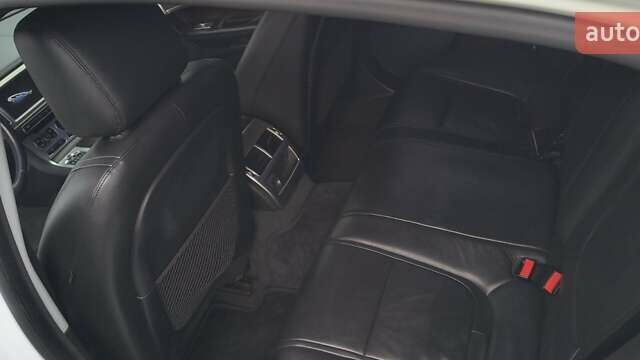 Белый Ягуар ХФ, объемом двигателя 2.18 л и пробегом 205 тыс. км за 14100 $, фото 2 на Automoto.ua