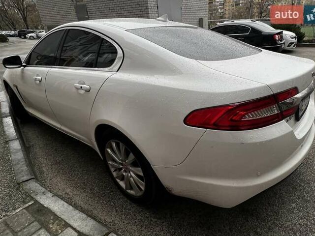 Белый Ягуар ХФ, объемом двигателя 2.2 л и пробегом 262 тыс. км за 13950 $, фото 5 на Automoto.ua