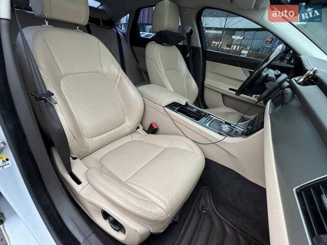 Белый Ягуар ХФ, объемом двигателя 2 л и пробегом 222 тыс. км за 13490 $, фото 10 на Automoto.ua