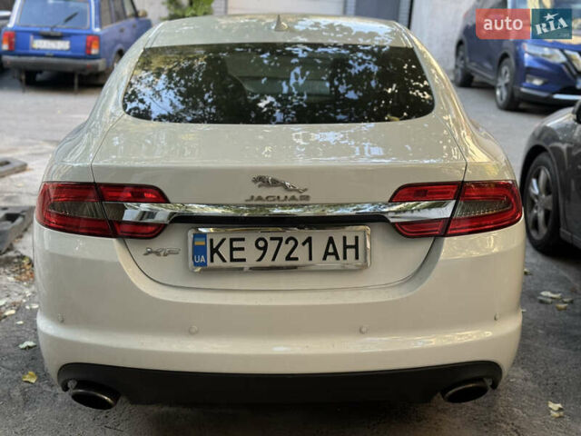 Белый Ягуар ХФ, объемом двигателя 2 л и пробегом 195 тыс. км за 16000 $, фото 1 на Automoto.ua