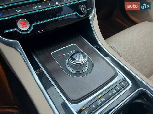 Білий Ягуар ХФ, об'ємом двигуна 2 л та пробігом 222 тис. км за 7800 $, фото 37 на Automoto.ua