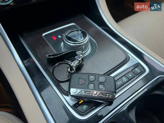 Білий Ягуар ХФ, об'ємом двигуна 2 л та пробігом 222 тис. км за 7800 $, фото 36 на Automoto.ua