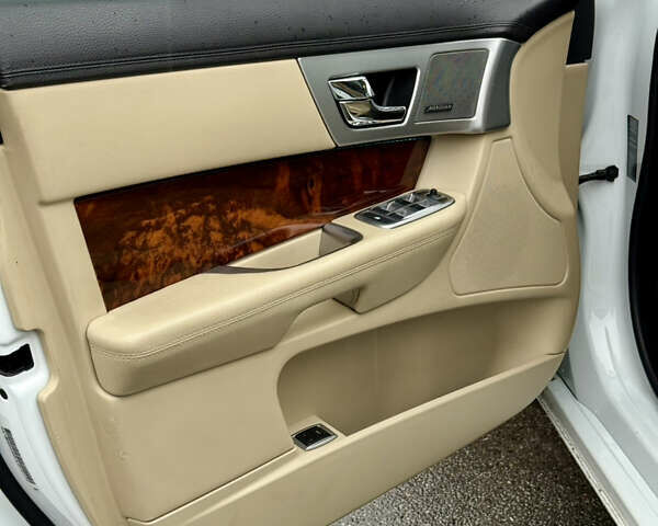 Ягуар ХФ 2015 в Харькове на Automoto.ua Белый Ягуар ХФ, объемом двигателя 2 л и пробегом 197 тыс. км за 14999 $, фото 11 на Automoto.ua