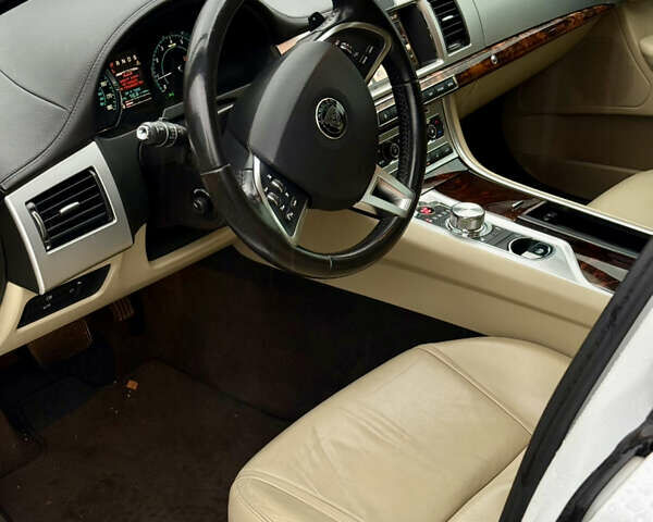 Ягуар ХФ 2015 в Харькове на Automoto.ua Белый Ягуар ХФ, объемом двигателя 2 л и пробегом 197 тыс. км за 14999 $, фото 10 на Automoto.ua