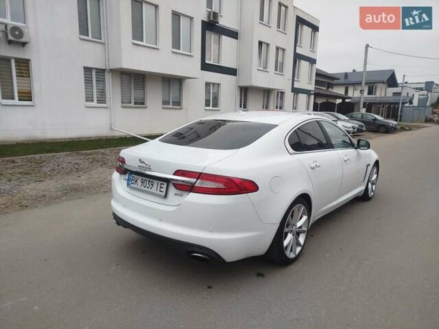 Білий Ягуар ХФ, об'ємом двигуна 3 л та пробігом 183 тис. км за 14000 $, фото 3 на Automoto.ua