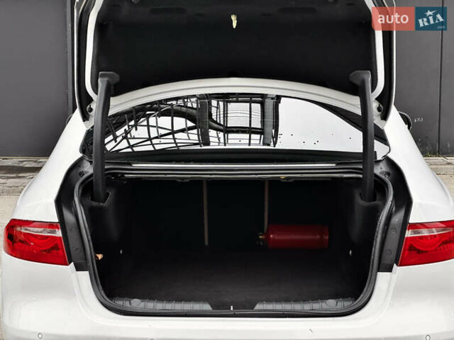 Білий Ягуар ХФ, об'ємом двигуна 3 л та пробігом 164 тис. км за 17500 $, фото 16 на Automoto.ua