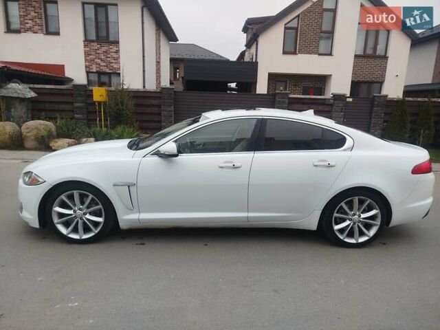 Білий Ягуар ХФ, об'ємом двигуна 3 л та пробігом 183 тис. км за 14000 $, фото 5 на Automoto.ua