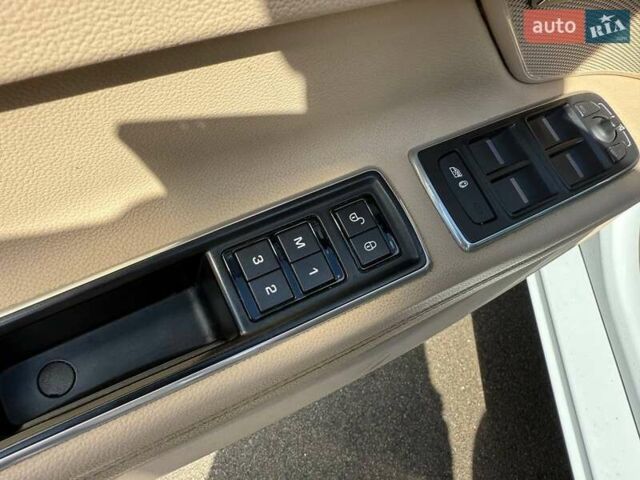 Білий Ягуар ХФ, об'ємом двигуна 2 л та пробігом 218 тис. км за 13990 $, фото 11 на Automoto.ua